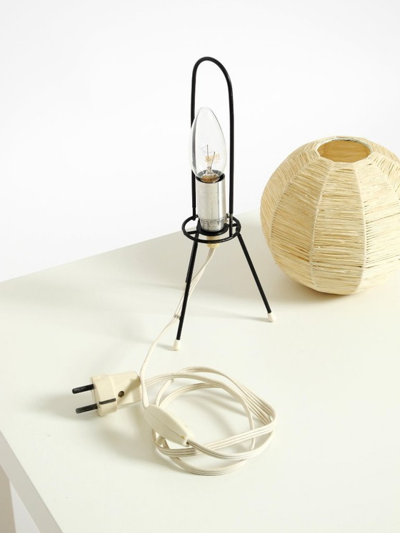 Image 1 of Beautiful mid-century modern tripod raffia table night lamp in very good vintage condition