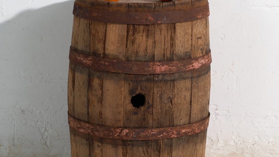 Antico barile in legno con cerchi in ferro, Ungheria, circa 1930, Oggetti decorativi, Rosso, Rustic (foto 3 di 40)