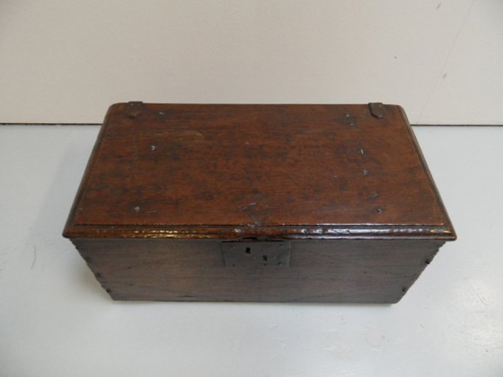 Image 1 of Coffre ancien en chêne