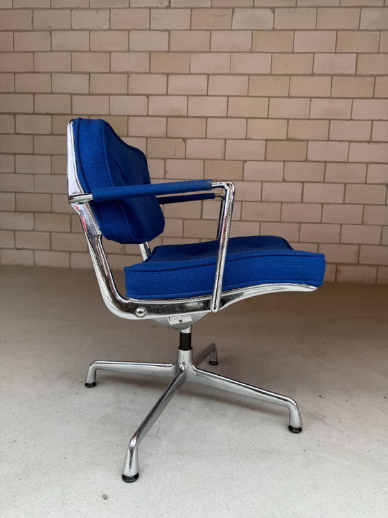 Herman Miller ES102 Intermediate chair, Charles & Ray Eames (stock: 6) – Swivel chairs, Textile, Aluminium (photo 3 of 9)