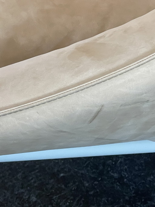 Fauteuil Pode Tresto en magnifique cuir naturel Neron