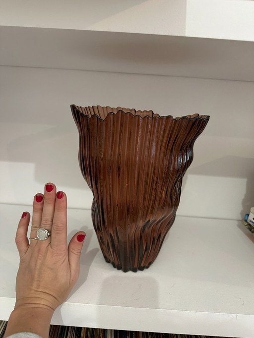 Vintage vase in ribbed amber glass - Sculptural organic shape - 70s/80s