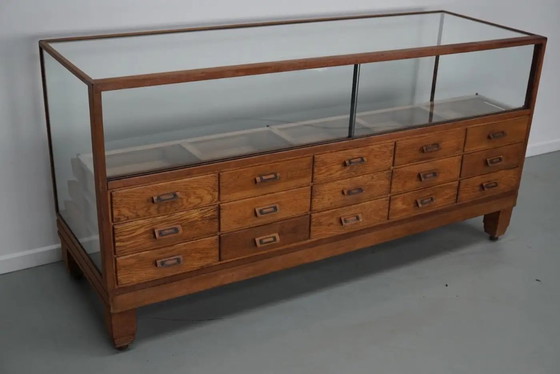 Image 1 of Vitrina o mostrador de mercería antiguo británico de roble, años 20/30.
