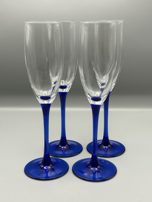 Set of 4 Luminarc champagne flutes made in France
