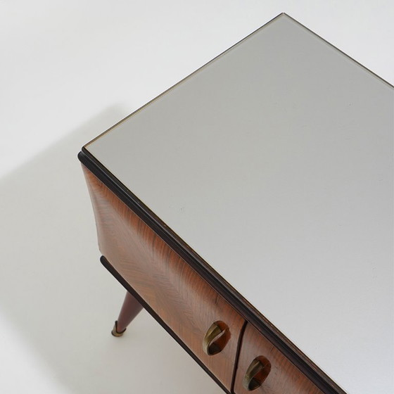 Image 1 of Twee nachtkastjes met glazen blad, jaren 1950