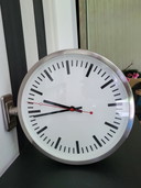 Bellissimo orologio da stazione a doppia faccia