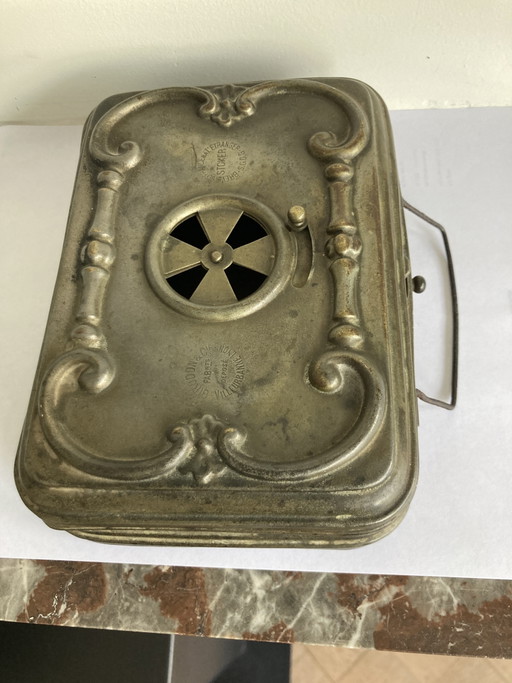 Petit poêle, boîte de rangement en métal antique, grille décorative unique. – decoratieve objecten, Metal (photo 2 of 11)