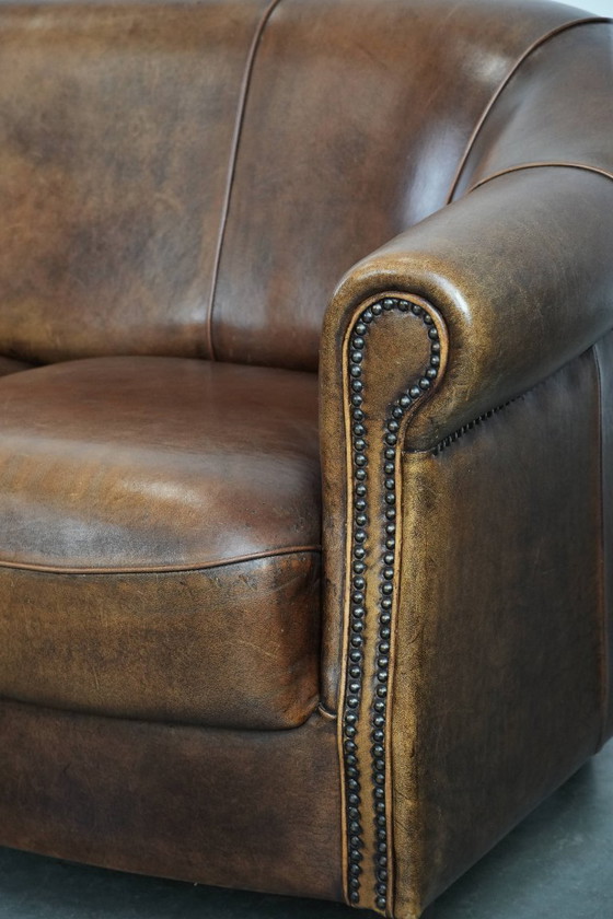 Image 1 of Vintage stoere 2-zits clubbank gemaakt van schapenleer