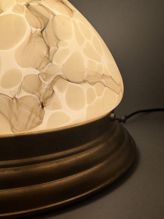 Image 1 of Vintage gemarmerde plafondlamp – elegantie in glas en messing