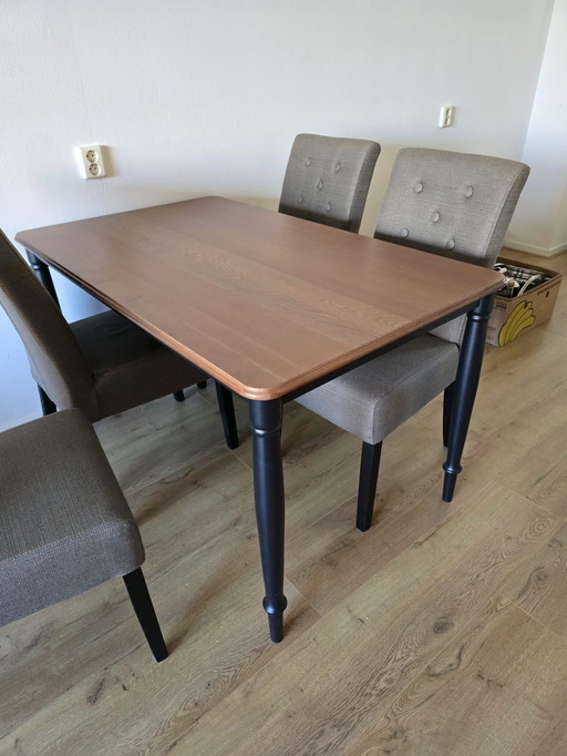 Table et 4 chaises Ikea