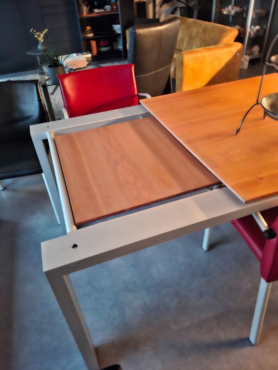 Uitschuifbare eettafel met houten blad en RVS onderstel, Arco Graphic eettafel, Metaal, Bruin, Modern (foto 4 van 6)