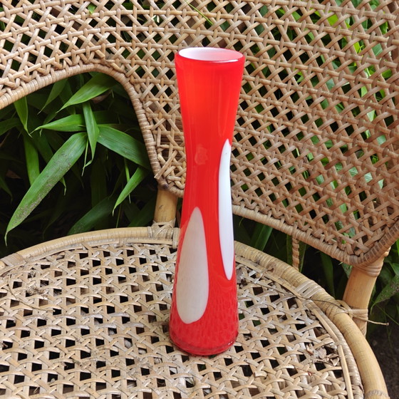 Image 1 of Vintage Mid-Century 'Cased Glass' Vase – Red & White (19 cm)