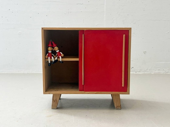 Image 1 of Stella Furniture ladekast met rode schuifdeuren, jaren 90
