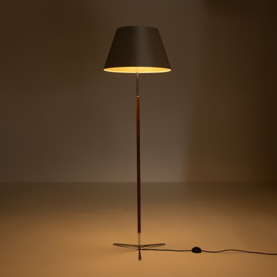 Image 1 of Vloerlamp van chroom en teakhout met zijden kap.