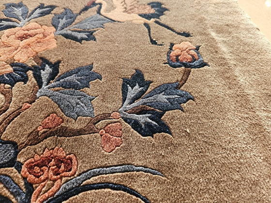 Handgeknoopt zijden vloerkleed met kraanvogelmotief, China, jaren 50 – Vloerkleden en tapijten, Silk (photo 9 of 18)