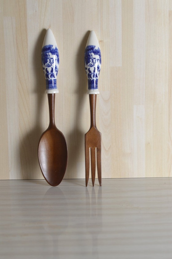 Image 1 of Utensilios de servir asiáticos de madera y porcelana / pimentero y sal