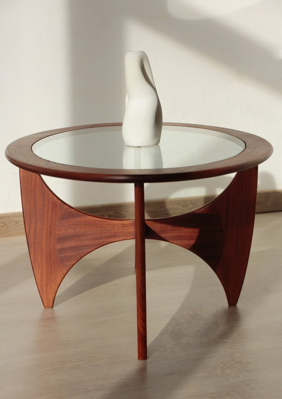 Image 1 of Table basse ovale - Modèle Astro - G Plan - N°2