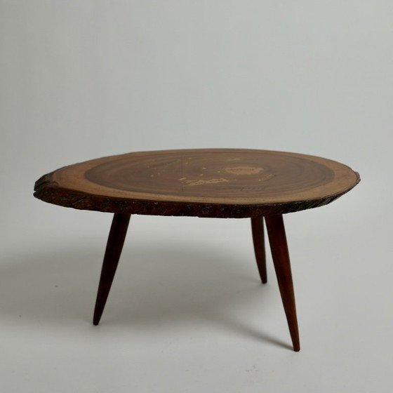 Tavolino Mid-Century Live-Edge in Monkey Pod con mappa delle Isole Fiji, c. anni '60 – Tavolini, Wood (photo 13 of 17)