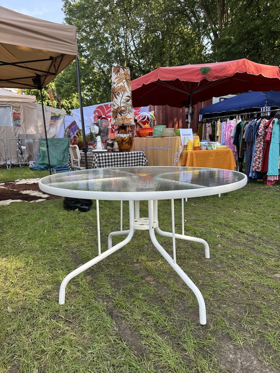 Image 1 of Retro Vintage round outdoor table