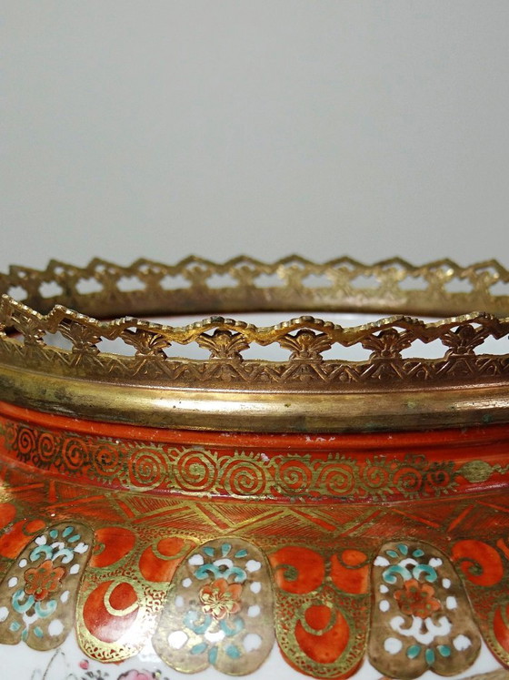 Image 1 of Japanse cachepot van Kutani-porselein en brons, Meiji-periode, 19e-20e eeuw.