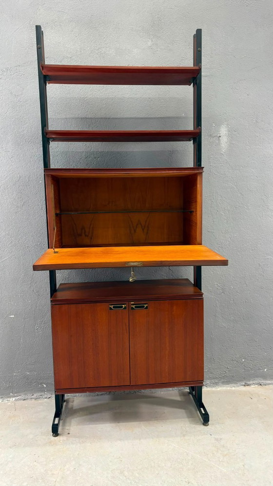 Image 1 of Meuble mural modulaire de style moderne du milieu du XXe siècle, placage teck et étagères en métal noir, années 1960, Europe