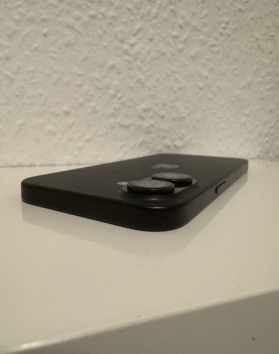 Image 1 of iPhone 16 nero