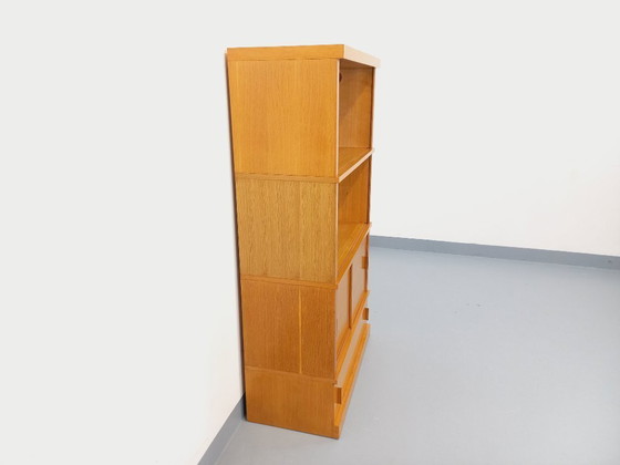 Image 1 of Librería antigua de madera de roble de la década de 1960.