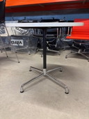 Mesa Vitra Eames contract