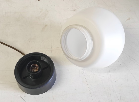 Image 1 of Plafondlamp van PHILIPS in wit glas en zwart ABS - jaren 60/70