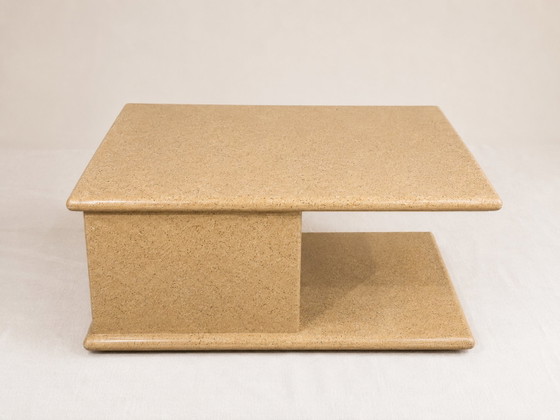 Tavolino laterale o d'appoggio firmato Jean-Claude Mahey, in legno e resina beige screziata, anni '70. (photo 4 of 5)