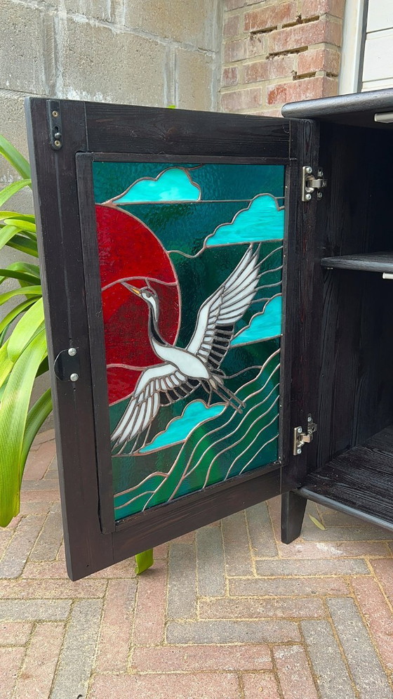 Image 1 of Unieke kast met glas-in-lood deuren en LED verlichting (drankkast/platenkast/boekenkast/tv-kast/dressoir/buffetkast/vitrinekast)