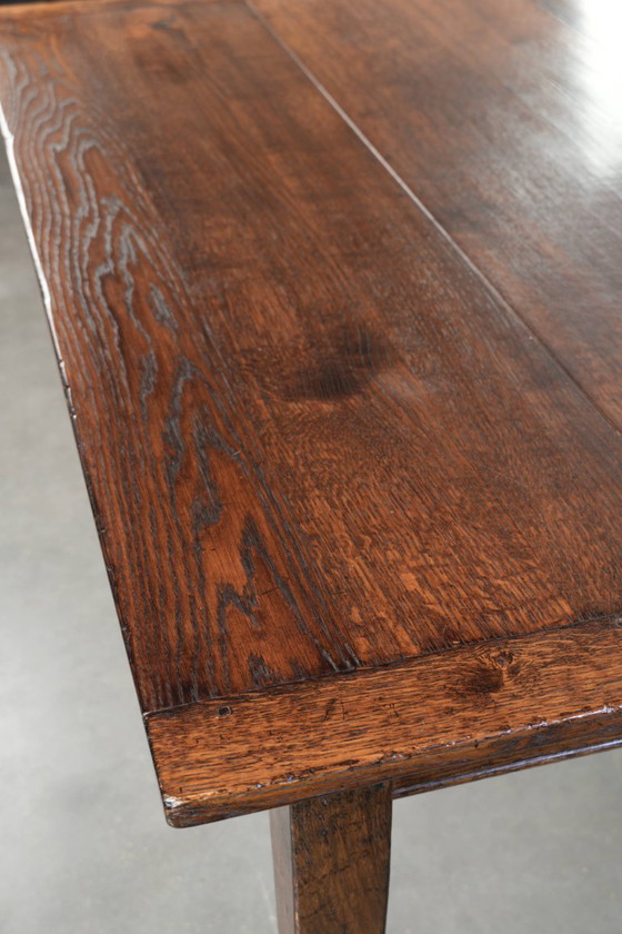 Image 1 of Oude vierkante eikenhouten eettafel uit midden 20e eeuw met 2 lades en prachtige kleuren