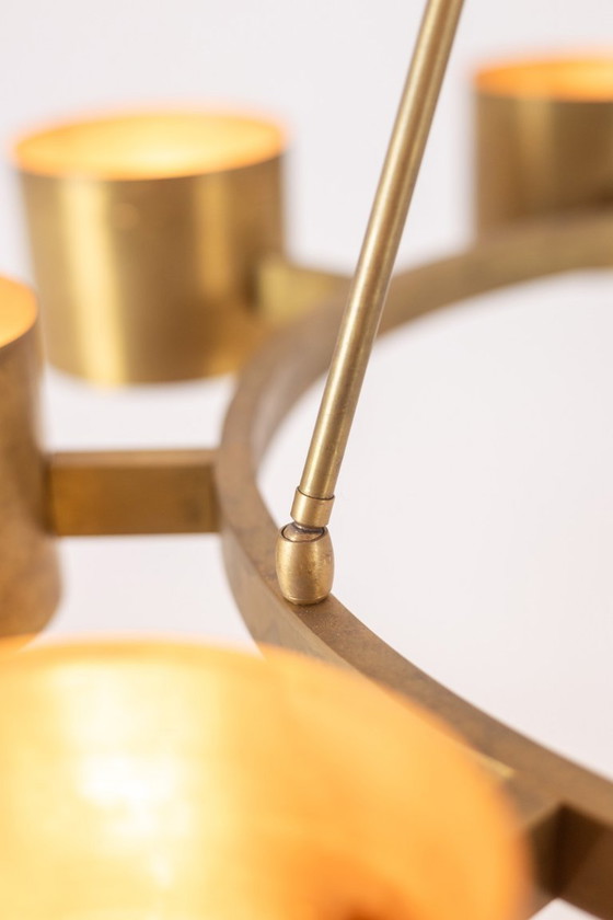 Image 1 of Ronde kroonluchter van mat verguld messing. Hedendaags Italiaans vakmanschap.