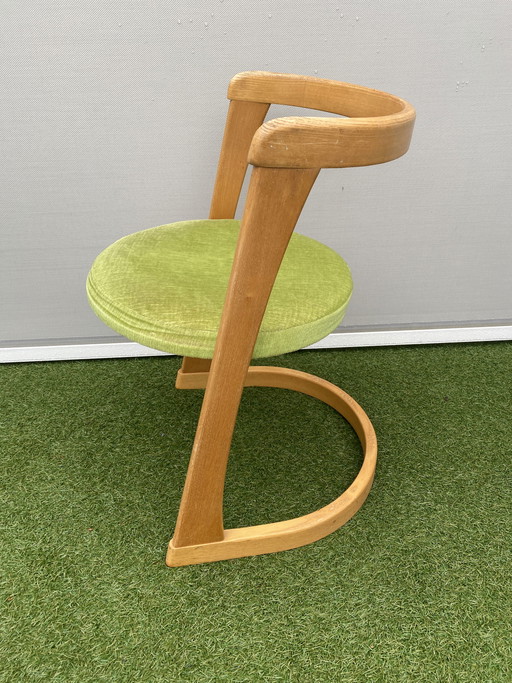 Silla de diseño de Peter Ghyczy, Lucy.