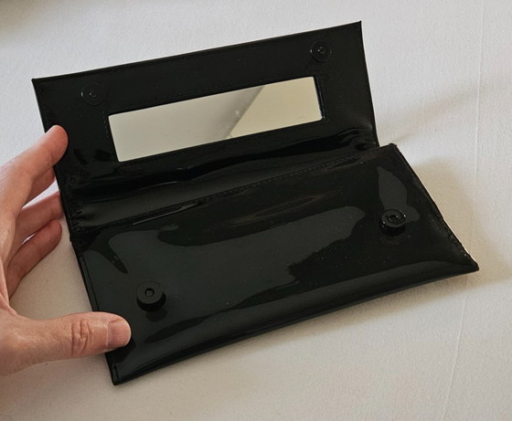 Clutch Yves Saint Laurent in pelle verniciata nera, Plastica, Nero (foto 12 di 15)