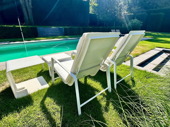 Image 1 of Mobilier de jardin exclusif Tribú Mirthe : 2 chaises longues avec 2 repose-pieds, table d’appoint et coussins