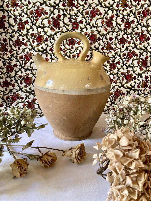 Steingut-Wasserkrug, gelb glasiert