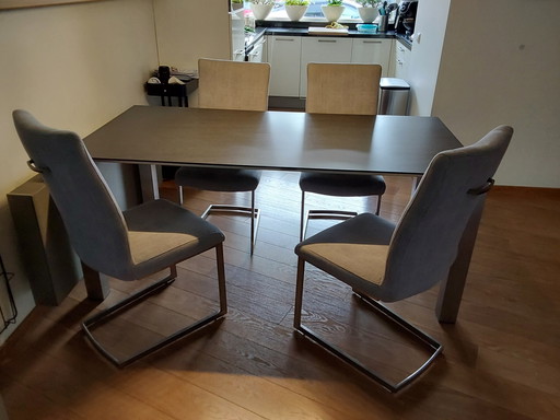 Dining table brand Karat with 4 chairs