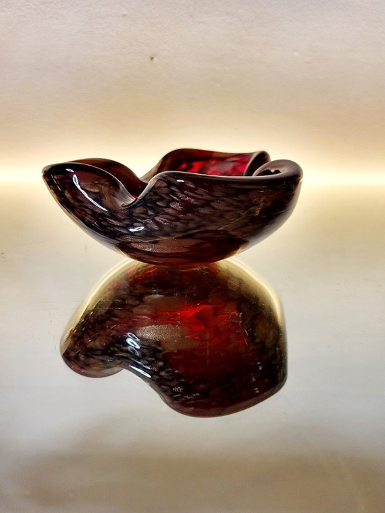 Image 1 of Ciotola di Murano, design organico in vetro di Murano rosso con foglia d'oro 24 carati, Italia