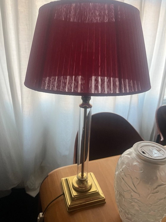Image 1 of 2 elegantes lámparas de mesa con pantalla plisada roja