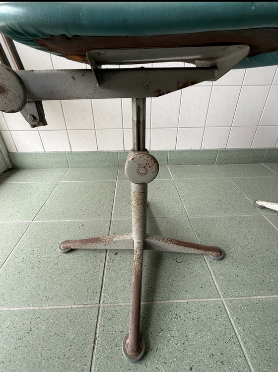 Image 1 of Set di 2 sedie industriali regolabili – Ahrend de Cirkel – Design olandese – Anni '60