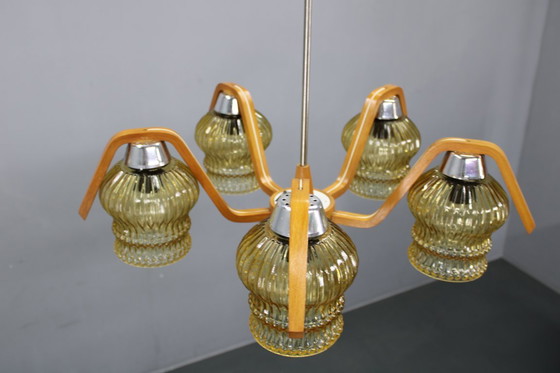 Image 1 of Tschechischer Holz-Glas-Kronleuchter aus der Mitte des 20. Jahrhunderts, restauriert in den 1970er Jahren