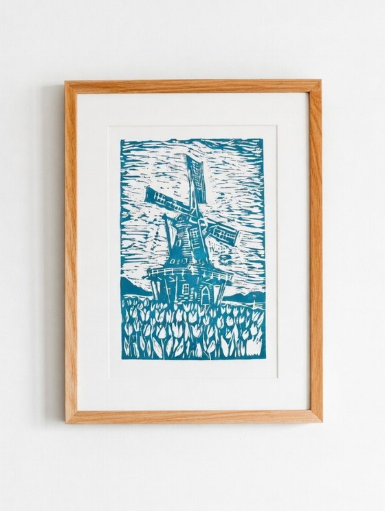 Image 1 of Grabado en linóleo de un molino de viento holandés | Tinta terracota, arte de campos de tulipanes (A4)