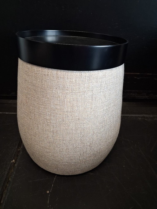 Eierhocker mit Tablett