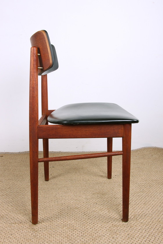 Image 1 of Juego de ocho sillas danesas de teca, polipiel negra y latón de Sven Chrobat para Sax, 1960
