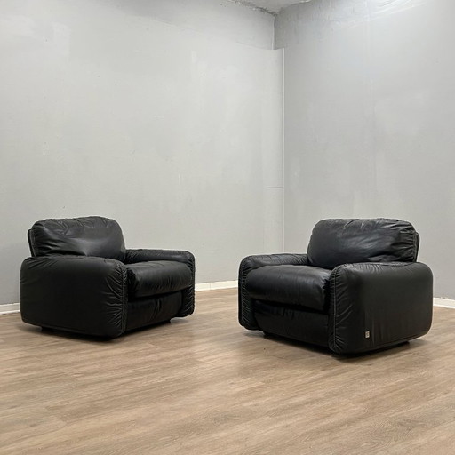 Paar 1970s Busnelli Piumotto Zwart Lederen Lounge Fauteuils Italiaans