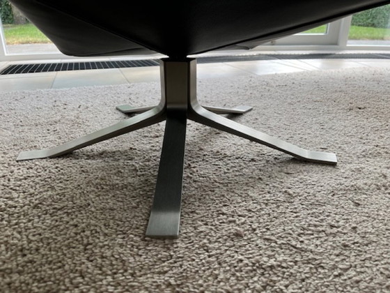 Sillón giratorio Djenne del diseñador Gerard van den Berg. – Design on Stock, Sillones, Leather, Metal (photo 5 of 5)