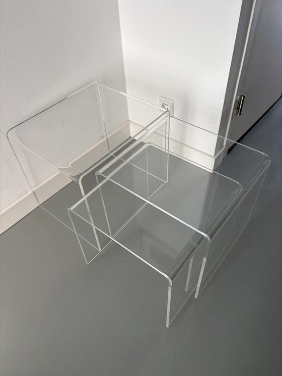 Image 1 of 3 tables d'appoint vintage en plexiglas