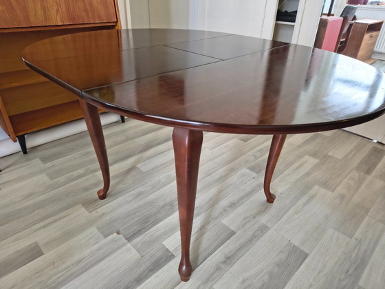 Image 1 of Vintage Mahogany Dining Table – Round Extendable to Oval