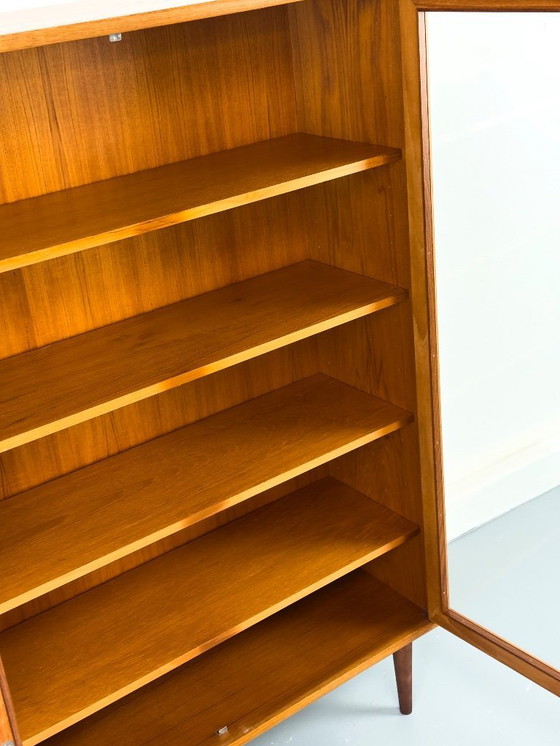 Image 1 of Mobiletto in teak con ante in vetro di WK Möbel, anni '70